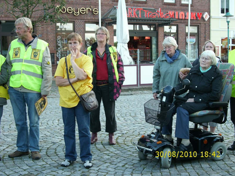 30.August 2010, 0004.JPG - Montagsdemo in Bredstedt -  Herbst 2010